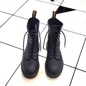 Dr. Martens Virginia Black